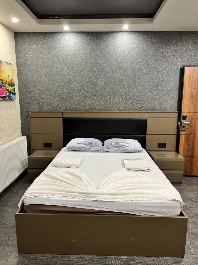 Kent Apartment *